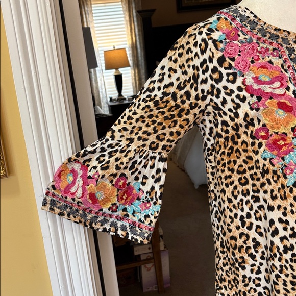 Savanna Jane Floral Embroidered Leopard Print Top - Multi colored size M - Picture 6 of 13